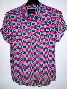 New With Tags! Wildfang "The Essential" Wink Lip Button-Up Shirt - Size Small